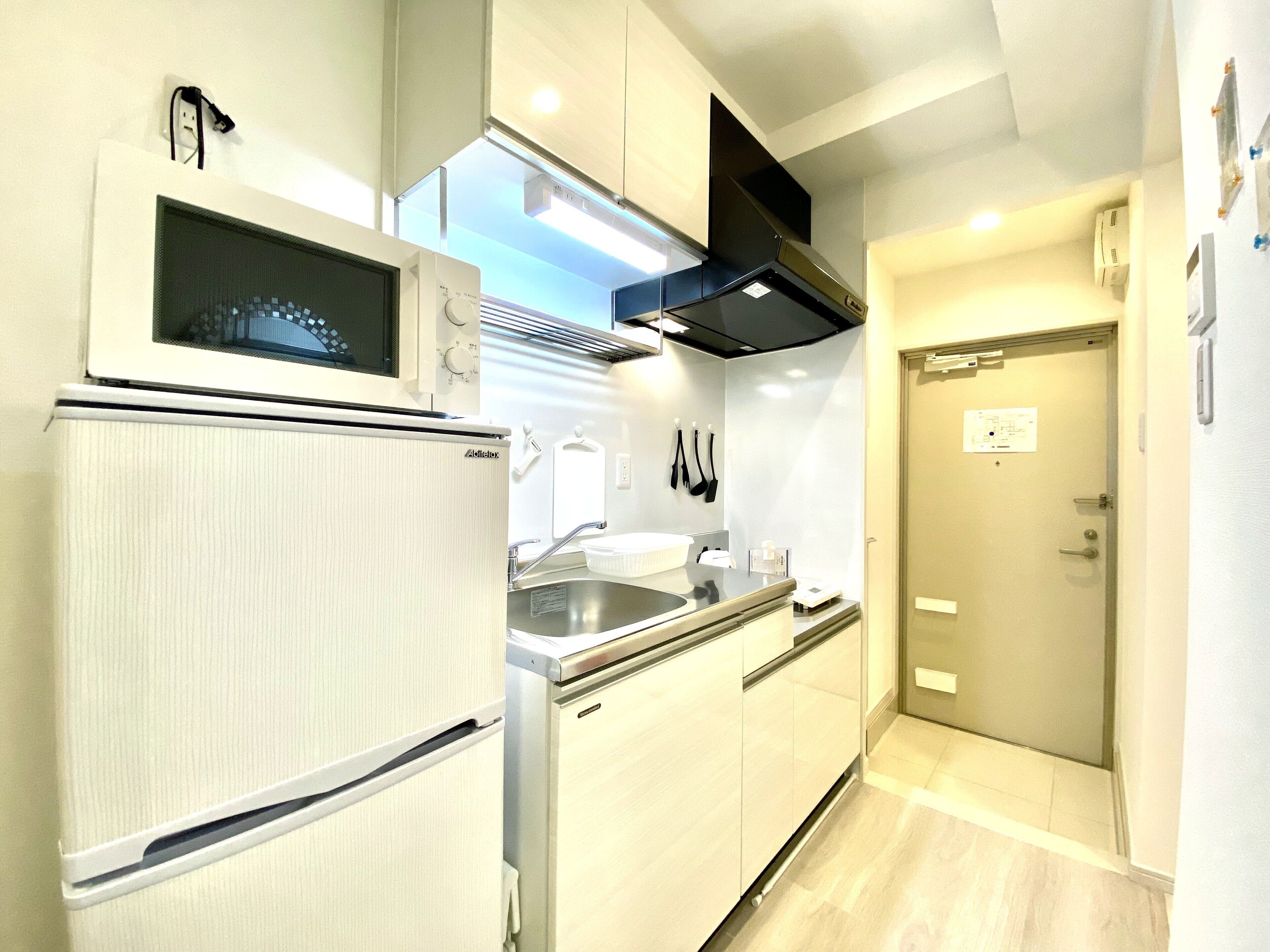 Full-sized fridge, microwave, stovetop, electric kettle