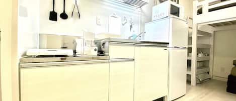 Full-size fridge, microwave, stovetop, electric kettle