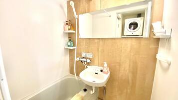 Apartment, Nichtraucher, Küche (101) | Badezimmer | Duschwanne, kostenlose Toilettenartikel, Haartrockner, Hausschuhe