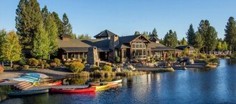 Four Seasons Luxury 5 BR Lodge w/ Hot Tub, Infinity pool and more