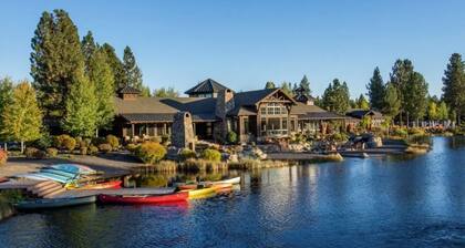 Four Seasons Luxury 5 BR Lodge w/ Hot Tub, Infinity pool and more