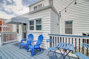 Outdoor dining - Willoughby 4BR Coastal Home • Steps to Shore (Norfolk)
