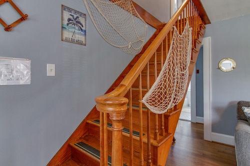 Willoughby 4BR Coastal Home • Steps to Shore