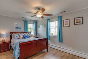 4 bedrooms, iron/ironing board, free WiFi, bed sheets - Willoughby 4BR Coastal Home • Steps to Shore (Norfolk)