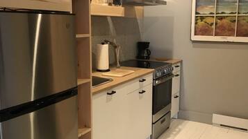 雪櫃、微波爐、焗爐、爐具