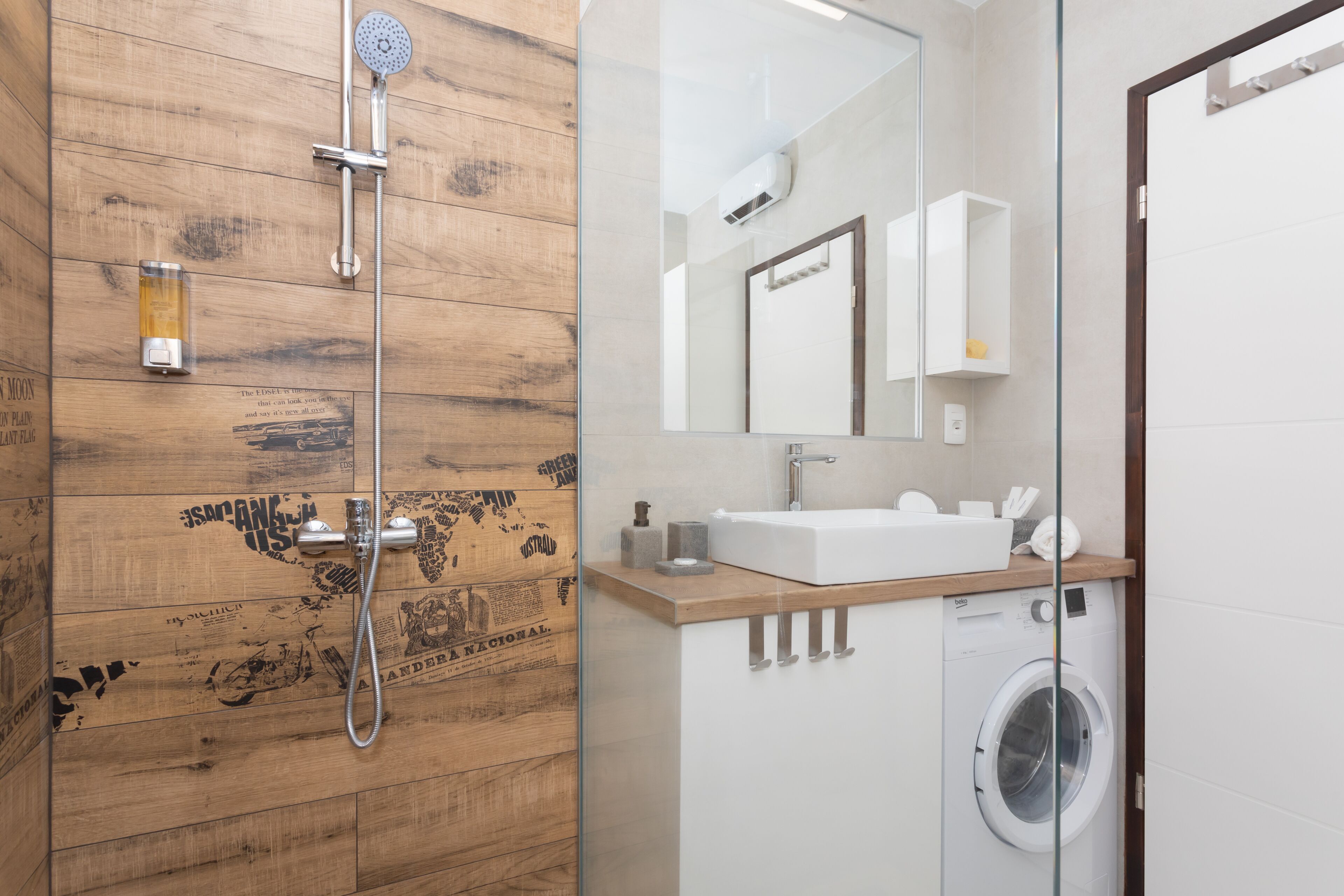 City Studio | Bathroom | Shower, hair dryer, towels, soap