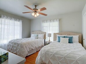 3 bedrooms, desk, iron/ironing board, free WiFi - Contractors , Medical ,Downtown, Riverwalk,  Fiesta Texas, Fort Sam, Lackland (San Antonio)