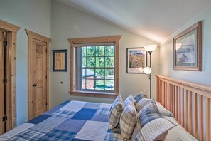 2 bedrooms, desk, iron/ironing board, Internet - 6 Mi to Turquoise Lake: Retreat w/ Covered Deck! (Leadville)