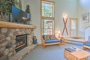TV, fireplace, DVD player, books - 6 Mi to Turquoise Lake: Retreat w/ Covered Deck! (Leadville)