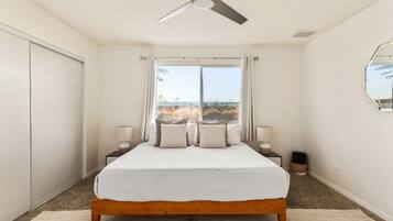 4 Schlafzimmer, Schreibtisch, Bügeleisen/Bügelbrett, Reisekinderbett