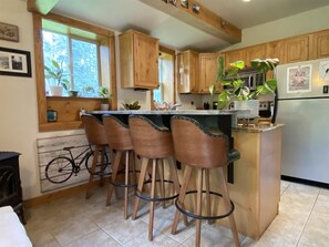 House (BL455) | Private kitchen - Bl455 (Whitefish)