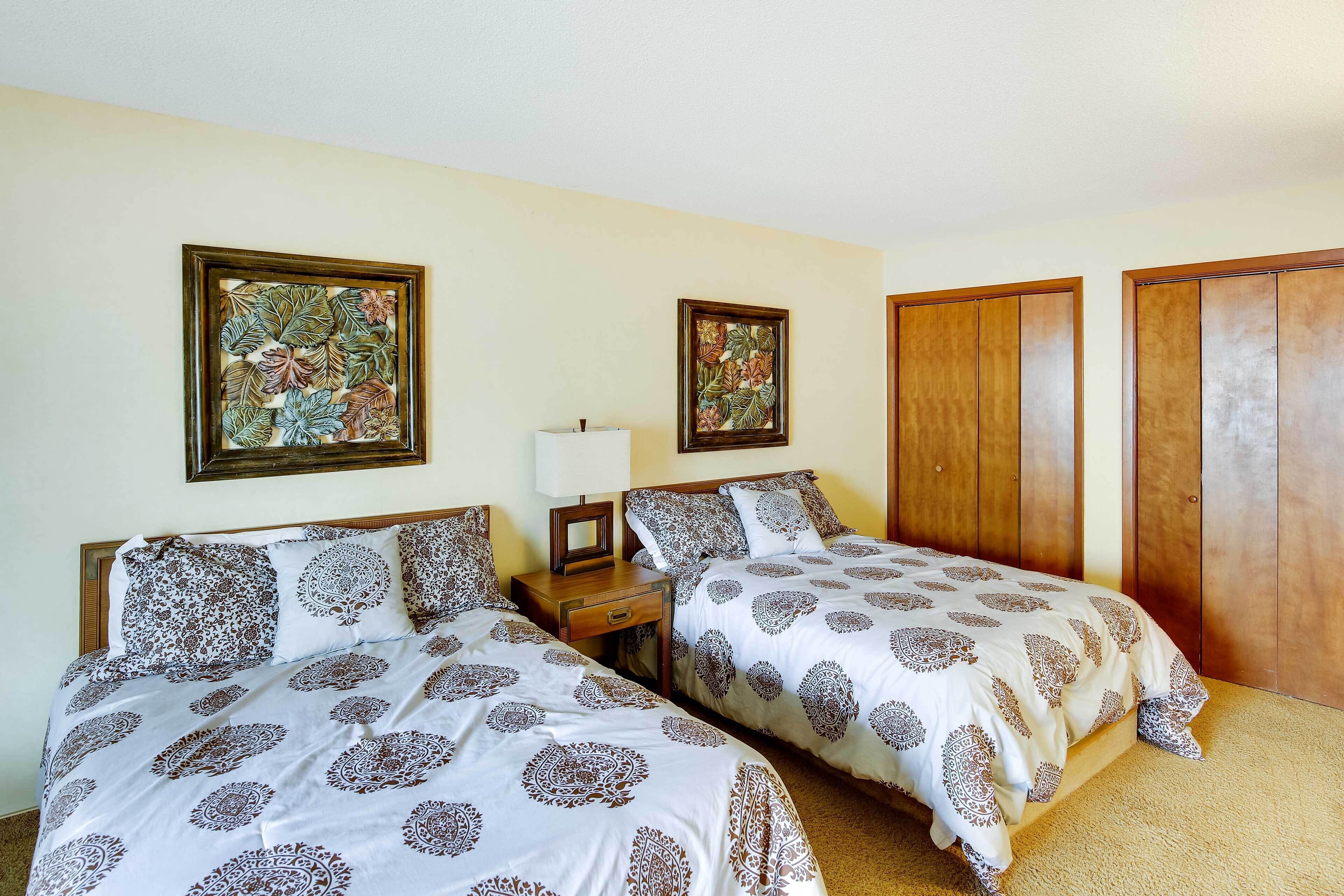 2 bedrooms, desk, internet, bed sheets