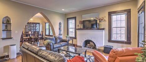 TV, fireplace