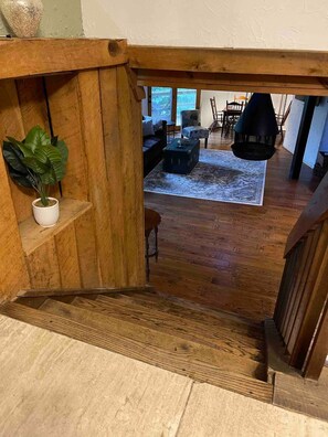 Interior - TreeTops in Town Private & Peaceful (Charleston)