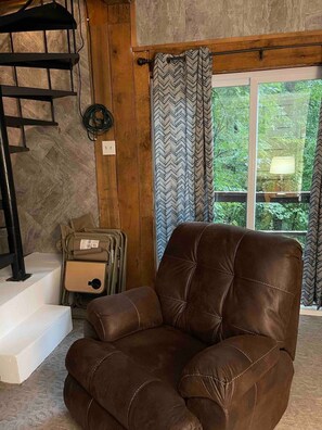 Fireplace - TreeTops in Town Private & Peaceful (Charleston)