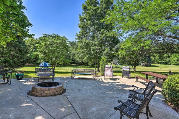 Adrian Vacation Rental | 3BR | 2BA | 2,200 Sq Ft | 2 Floors