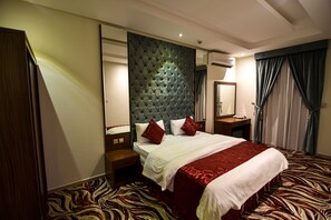 Individually decorated, laptop workspace, free WiFi, bed sheets - Laylati Al Hamra (Riyadh)