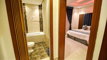 Dobbeltrom – honeymoon, 1 kingsize-seng | Individuelt dekorert, skrivebord for bærbar PC og wi-fi (inkludert)