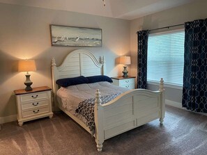 3 bedrooms, desk, WiFi