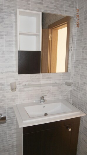 Apartment, 1 Queen Bed with Sofa bed | Bathroom
