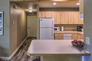 Fridge, microwave, coffee/tea maker, toaster