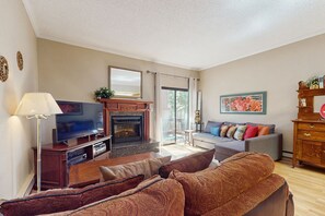 TV, fireplace, DVD player, stereo