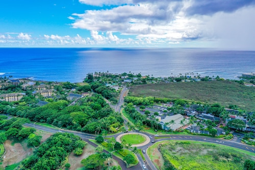 Garden Oasis Near Kukuiʻula Shopping Village w/Shared Pool and Free WiFi