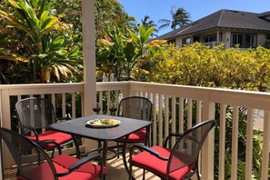 Outdoor dining - Ground-Floor Air Conditioned Condo Near Beaches w/Free WiFi, Shared Pool/Hot Tub (Poipu)