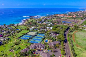 Exterior - Gorgeous home with lanai, AC, pool, hot tub, & tennis - walk to dining & beach (Koloa)