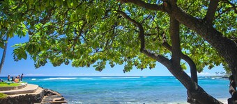 Prime Top-Floor View Oceanfront Condo w/ A/C, Free WiFi, Lanai, Shared W/D, BBQs