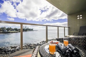 Property grounds - Beachfront Condo w/Partial A/C, Lanai, Ocean Views, Free WiFi, Shared W/D, & BBQ (Koloa)