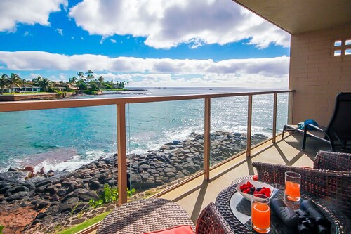 Beachfront Condo w/Partial A/C, Lanai, Ocean Views, Free WiFi, Shared W/D, & BBQ