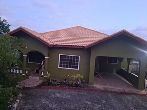 Exterior - Amazing hilltop views from a beautifully appointed house (Mocho)