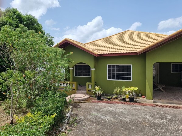 Exterior - Amazing hilltop views from a beautifully appointed house (Mocho)