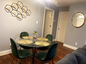 Dining - Cozy Sandy Springs Condo (Sandy Springs)