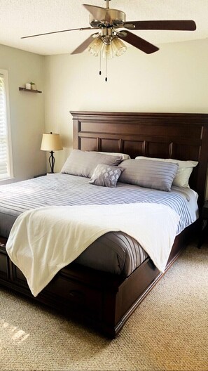 Room - Cozy Sandy Springs Condo (Sandy Springs)