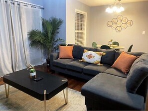 Living area - Cozy Sandy Springs Condo (Sandy Springs)