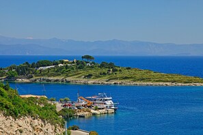 Beach - Faros Tria, Gaios Family studio, sleeps 3, balcony, views (Gaios)