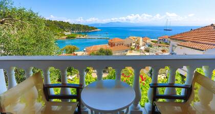 Faros Exi, Gaios Apt, sleeps 2, near beach, sea views