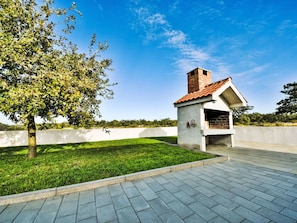 المنطقة المحيطة بالمنشأة