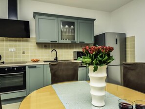 ثلاجة، ميكروويف، فرن، غسالة أطباق