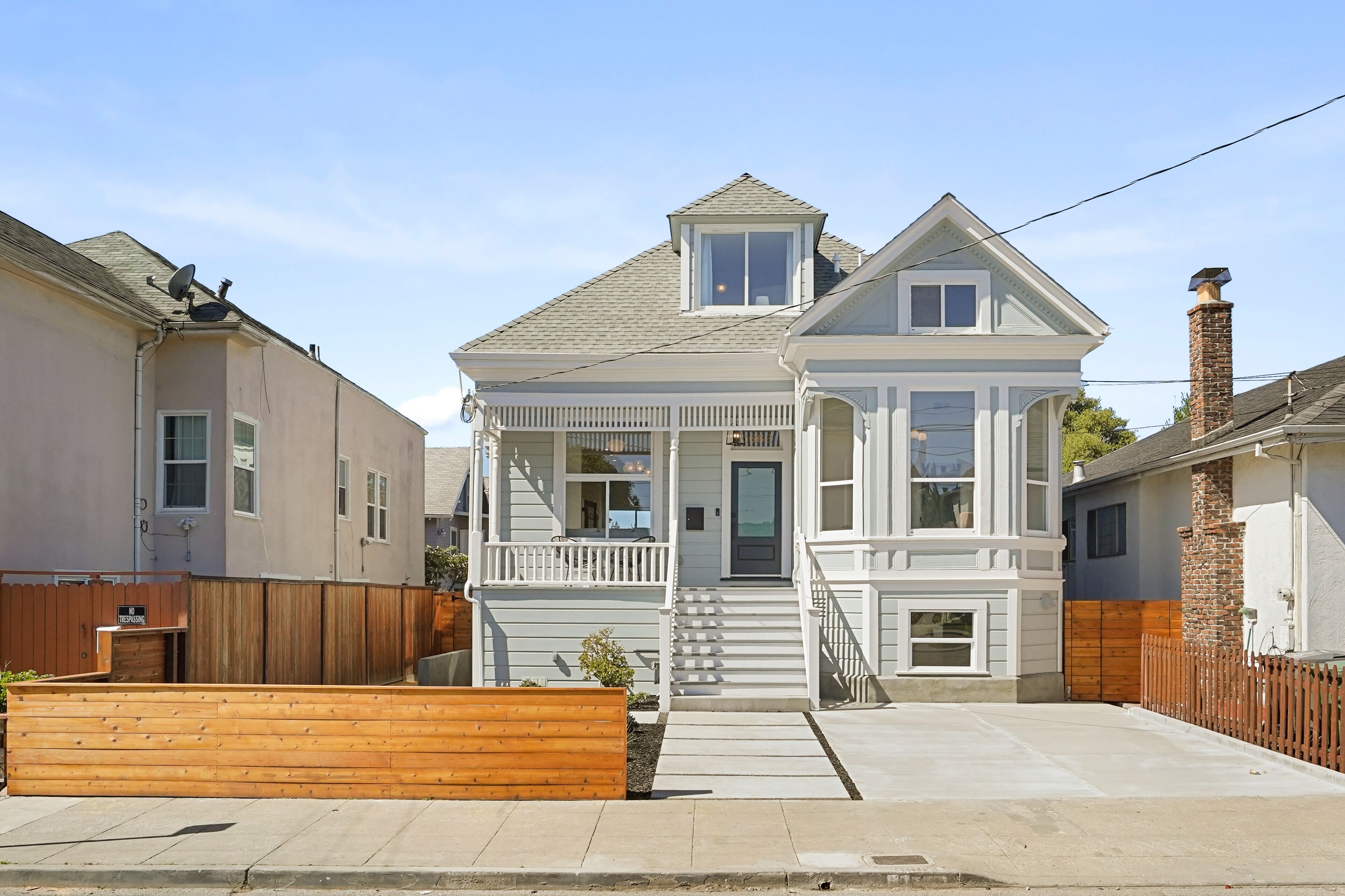 Contemporary One Bedroom Flat in Historic North Oakland Victorian - Near SF/Berk