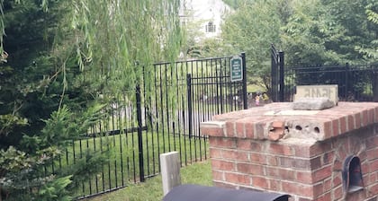 Beautiful 2BR Walkout Fenced & Gated Villa, Onsite parking, Pet friendly-2+acres