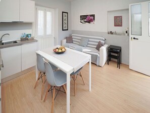Dining - Lovely apartment for 4 guests with WIFI, TV and patio (Germignaga)