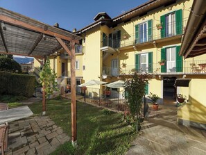 Exterior - Beautiful apartment for 3 people with WIFI, TV and patio (Germignaga)