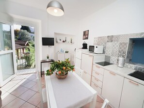 Microwave - Beautiful apartment for 3 people with WIFI, TV and patio (Germignaga)