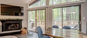 Cozy w Fireplace, Fire Pit, Wifi & Pool Access