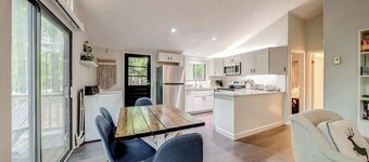 Cozy w Fireplace, Fire Pit, Wifi & Pool Access