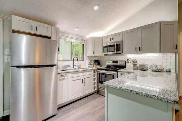Fridge, microwave, oven, stovetop - Cozy w Fireplace, Fire Pit, Wifi & Pool Access (Hedgesville)