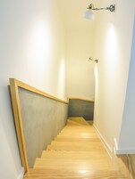 1 habitación, cortinas blackout y tabla de planchar con plancha 